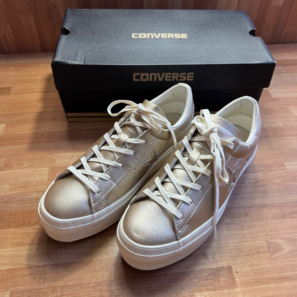 Converse one star platform ox size 8.5 new in box gold
